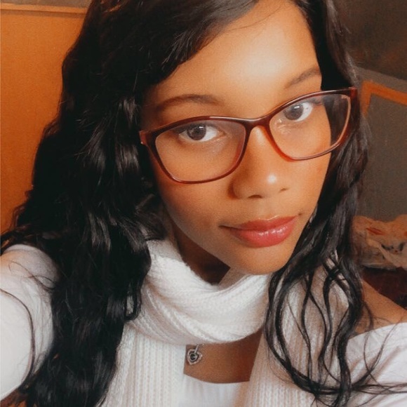 Meet your Posher, Amber - Picture 2 of 6